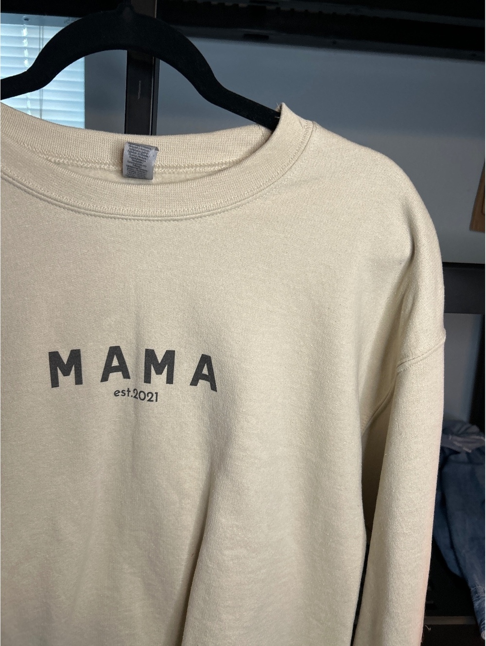 Gildan Heavy Blend Cream 'MAMA est. 2021' Crewneck Sweatshirt